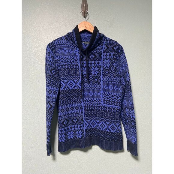 Woolrich Women's Blue and Navy Winter Snowflake‎ Sweater Size Medium - Picture 1 of 7